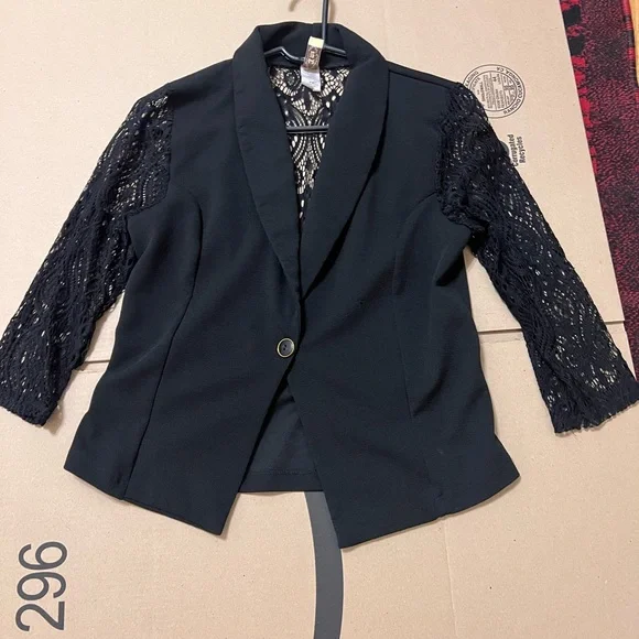 Elegant Black Lace Sleeve Women's Blazer - Picture 1 of 3